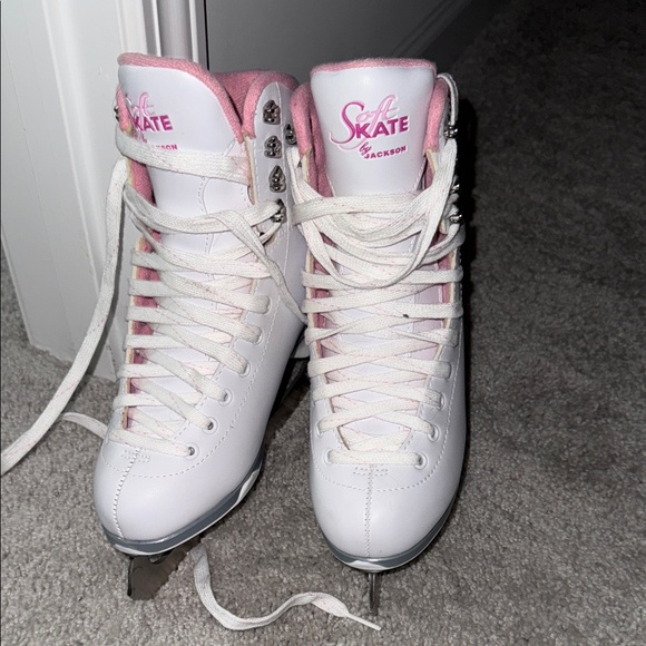 JACKSON Shoes - JACKSON Women's White and Pink Skates